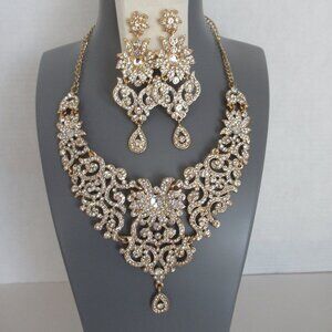 Parure Set of 3pcs Statement Necklace & Set of Chandelier Earrings in Gold Tone